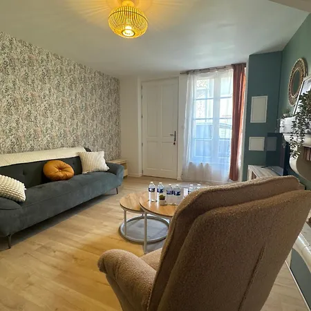 Semesterbostad La Maison D'isaure 6 Personnes Centre Parthenay